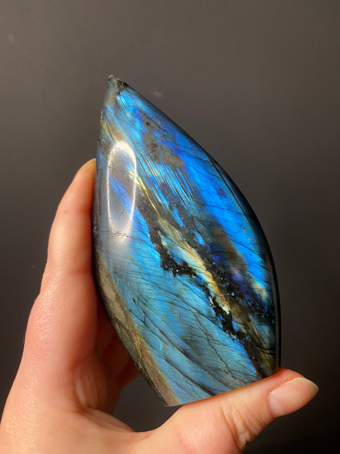 LABRADORITE STAND WITH BLUE FLASH